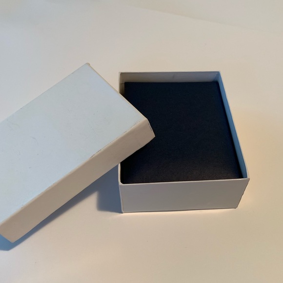 NIB Silver Earring/Necklace Set - Picture 3 of 3